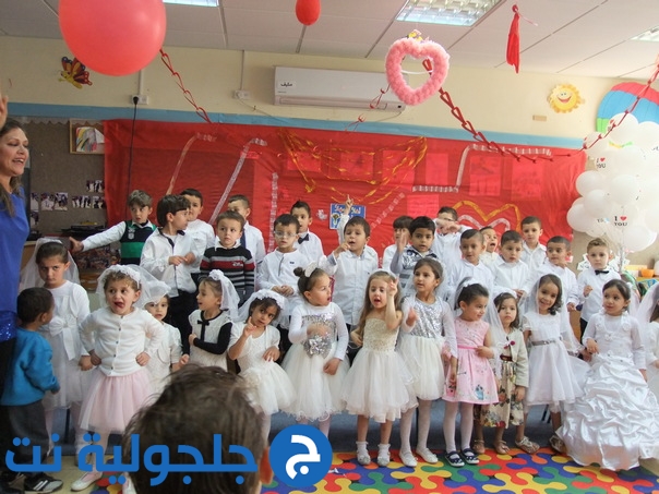 أطفال روضة الحنان يحتفلون بمناسبة عيد الام 